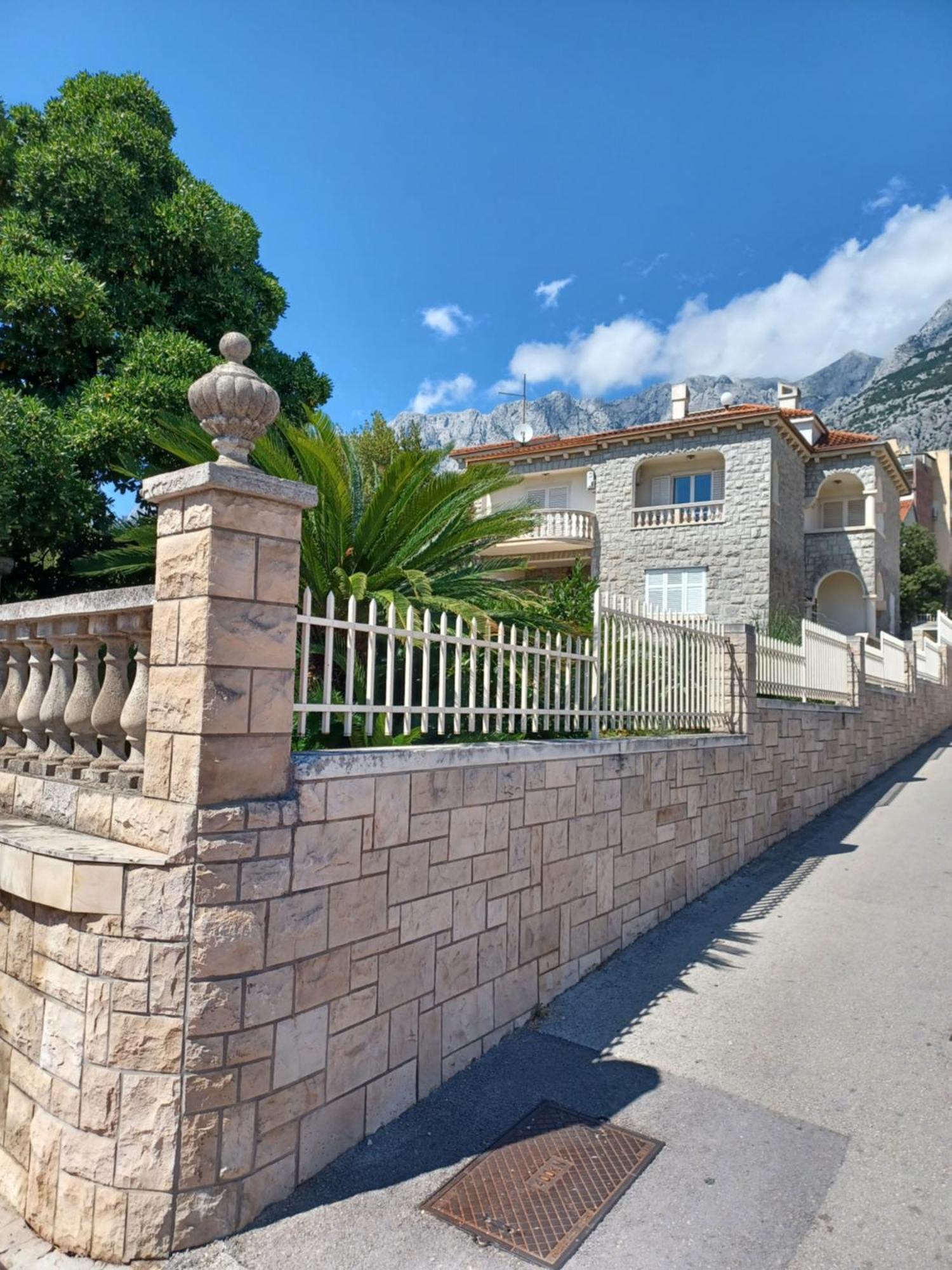 Apartments Emilija Makarska Quarto foto